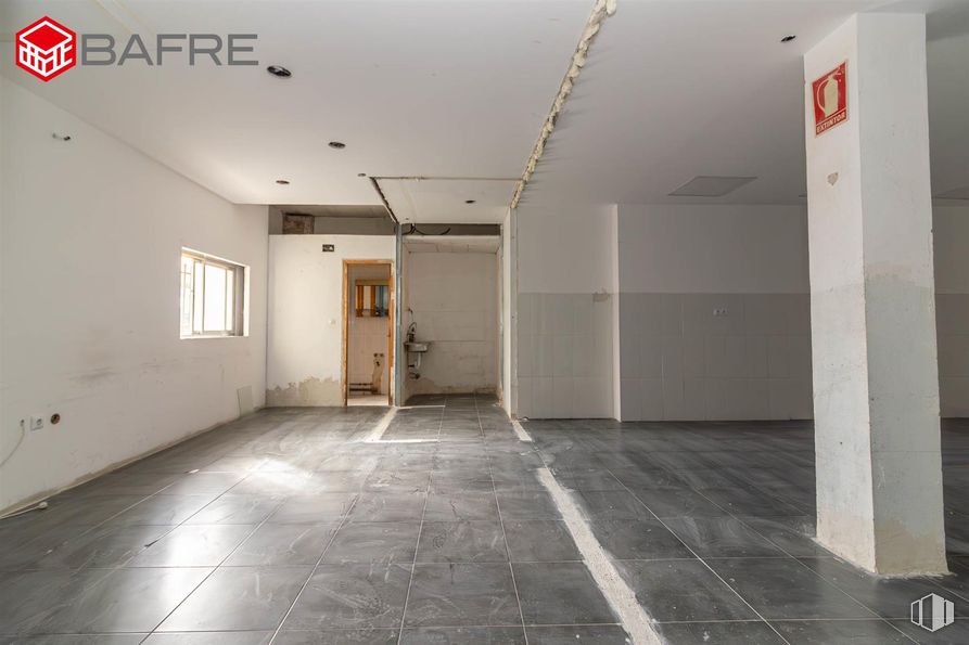 Retail for sale at Zona céntrica, Collado Villalba, Madrid, 28400 with window, door, flooring, floor, ceiling, composite material, tile flooring, hall, concrete and building material around