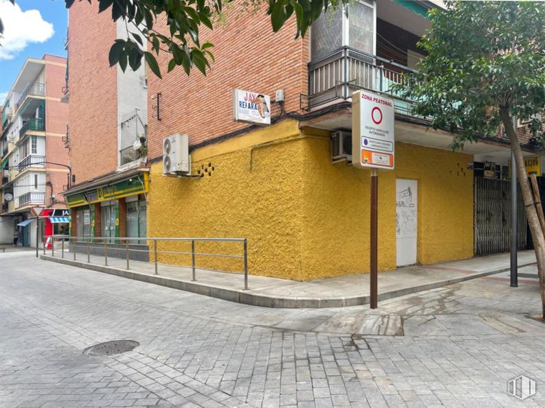 Local en venta en Calle Santa Gema, Alcorcón, Madrid, 28921 con edificio, propiedad, ventana, superficie de la carretera, asfalto, arquitectura, árbol, diseño urbano, acera y pared alrededor