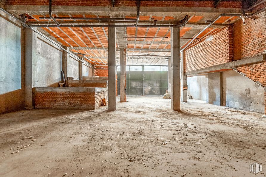 Retail for sale & for rent at Zona Pilar, Talavera de la Reina, Toledo, 45600 with wood, brick, beam, floor, hall, brickwork, door, flooring, building material and ceiling around