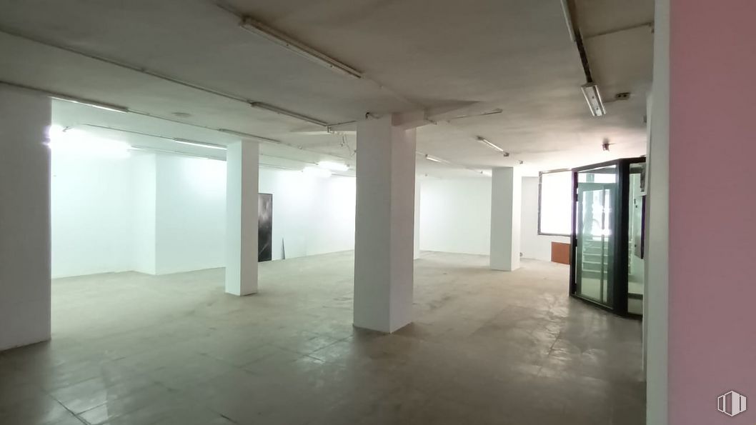 Retail for sale & for rent at Calle Lope de Vega, 47, Getafe, Madrid, 28904 with door, fixture, flooring, floor, hall, composite material, ceiling, glass, building and concrete around