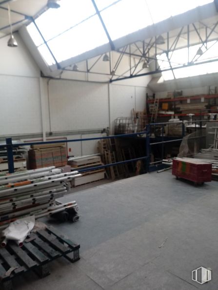 Industrial for rent at Poligono de Vallecas , Villa de Vallecas, Madrid, 28031 with bench, wood, flooring, floor, beam, gas, hall, engineering, composite material and factory around