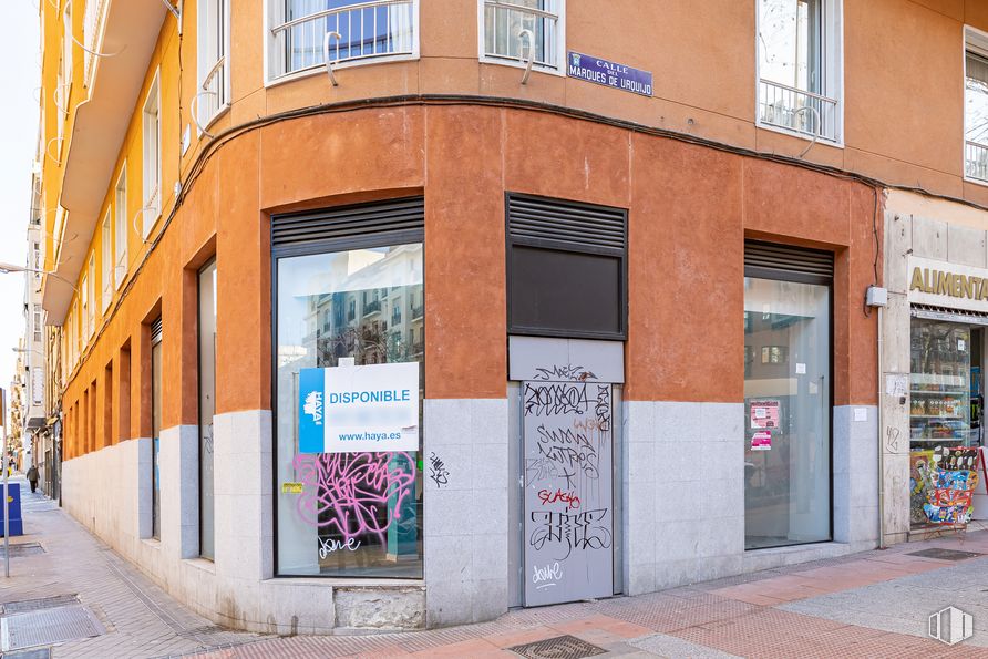 Local en alquiler y venta en Calle Marqués de Urquijo, Moncloa - Aravaca, Madrid, 28008 con ventana, edificio, accesorio, casa, barrio, fuente, fachada, acera, inmobiliario y ciudad alrededor