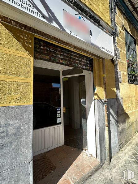 Retail for rent at Calle Bernardo López García, 3, Centro, Madrid, 28015 with architecture, fixture, facade, shade, window, road surface, tints and shades, road, door and city around