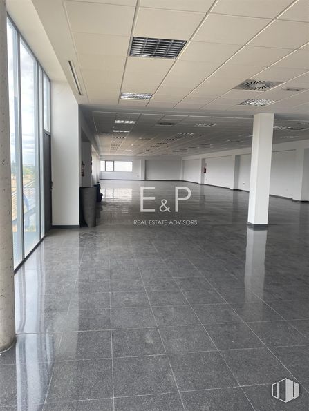 Oficina en alquiler y venta en Calle Margarita Salas, Leganés, Madrid, 28919 con accesorio, suelo, suelos, hall, ciudad, techo, edificio, vidrio, suelo de baldosas y material compuesto alrededor