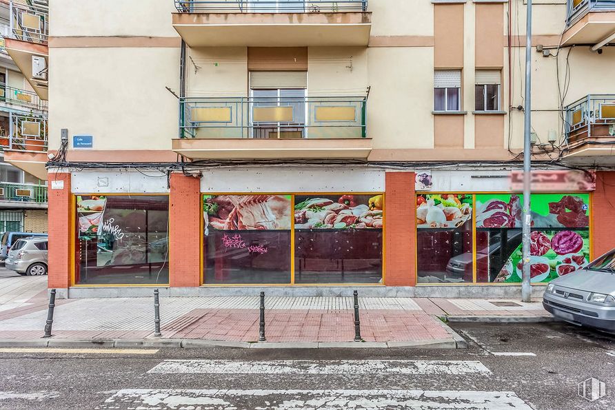 Local en alquiler y venta en Calle Delicias, Fuenlabrada, Madrid, 28945 con coche, edificio, ventana, infraestructura, vehículo, placa de matrícula del vehículo, superficie de la carretera, barrio, diseño urbano y asfalto alrededor