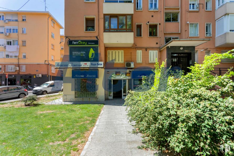 Local en venta en Zona Avenida San Luís, Hortaleza, Madrid, 28033 con coche, edificio, planta, ventana, diseño urbano, condominio, zona residencial, barrio, rueda y fachada alrededor