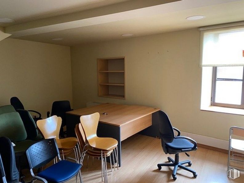 Office for rent at Zona Avenida Europa, Toledo, 45003 with chair, window, desk, bookcase, table, furniture, property, office chair, interior design and architecture around