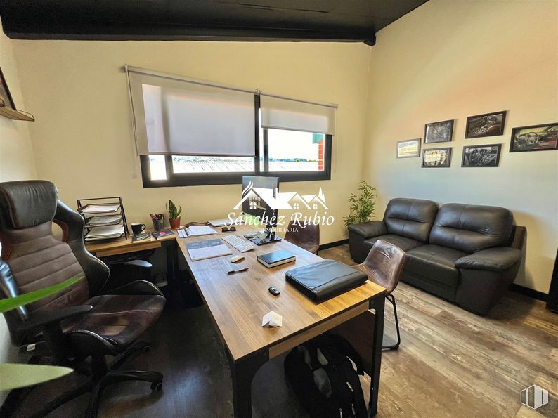 Nave en venta en Calle Malaquita, Collado Villalba, Madrid, 28400 con sofá, silla, alumbrado, mesa, mueble, propiedad, edificio, ventana, planta de interior y planta alrededor