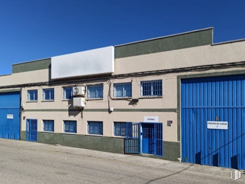 Nave en venta en Polígono industrial Los Linares, Humanes de Madrid, Madrid, 28970 con edificio, ventana, cielo, azul, accesorio, puerta, fachada, material compuesto, edificio comercial y tejado alrededor