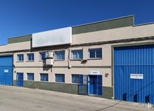 Nave en venta en Polígono industrial Los Linares, Humanes de Madrid, Madrid, 28970 con edificio, ventana, cielo, azul, accesorio, puerta, fachada, material compuesto, edificio comercial y tejado alrededor