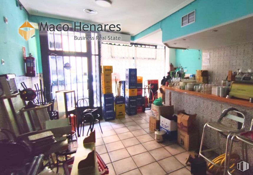 Local en venta en Calle Granados, 16 DUPLICADO, Torrejón de Ardoz, Madrid, 28850 con silla, restaurante, estante y planta de interior alrededor