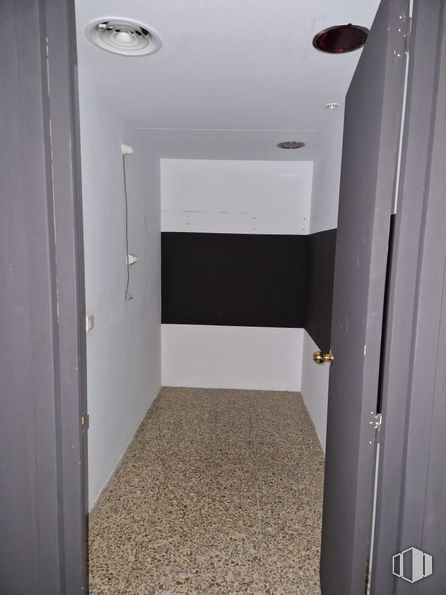 Oficina en alquiler en Calle Muñoz Urra, 7, Talavera de la Reina, Toledo, 45600 con alumbrado, propiedad, accesorio, suelo, suelos, puerta, edificio, madera, casa y escaleras alrededor