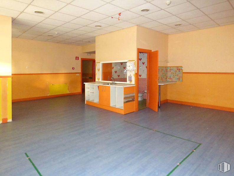 Retail for rent at Zona Arroyo Culebro, Leganés, Madrid, 28914 with cabinetry, property, fixture, orange, hall, wood, interior design, architecture, flooring and floor around