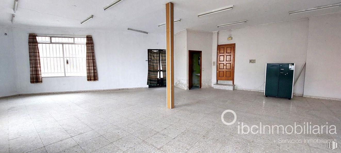 Local en venta en Calle Carmen, Illescas, Toledo, 45200 con lámpara, ventana, accesorio, suelo, suelos, madera, hall, techo, evento y arte alrededor