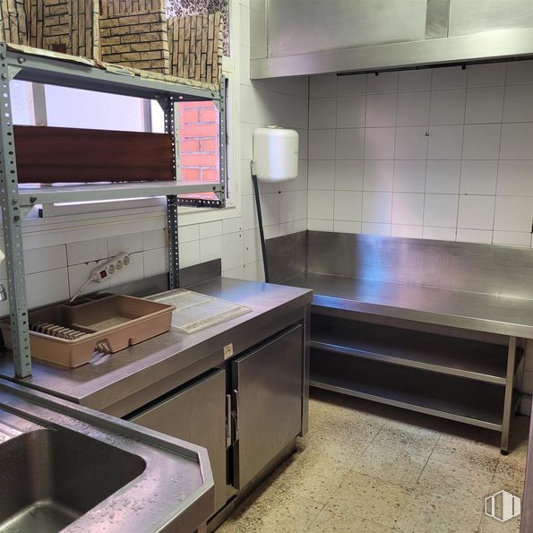 Local en venta en Calle Hornachos, Puente de Vallecas, Madrid, 28053 con interiorismo, alumbrado, aparato de cocina, techo, encimera, cocina, electrodoméstico, lámpara, electrodoméstico y campana de cocina alrededor