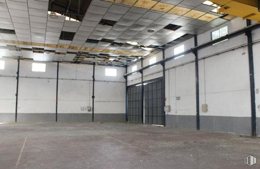 Industrial for sale at Camino del Charco, Cobeja, Toledo, 45291 with light fixture, door, building, hall, floor, flooring, shade, ceiling, glass and concrete around