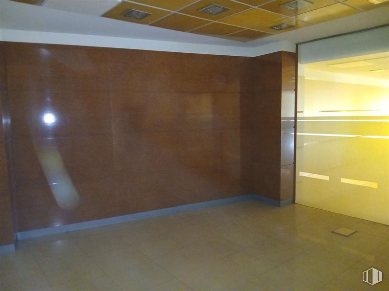 Local en alquiler en Paseo Curas, 23, Alcalá de Henares, Madrid, 28801 con suelos, madera, suelo, marrón, techo, tinte para madera, suelo de baldosas, azulejo, barniz y madera dura alrededor