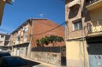 Land for sale at Calle Almanzor, Candeleda, Ávila, 05480 with car, window, building, sky, property, light, azure, automotive lighting, architecture and vehicle around