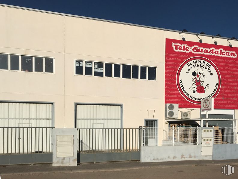 Industrial for rent at Calle Callejuelas, 17, Cabanillas del Campo, Guadalajara, 19171 with window, building, motor vehicle, sky, automotive tire, facade, gas, fence, door and font around