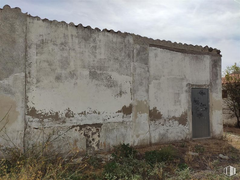 Land for sale at CM-410, Quintanar de la Orden, Toledo, 45800 with door, sky, plant, cloud, tree, grass, facade, composite material, landscape and concrete around