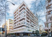 Oficina en alquiler en Calle Doctor Fleming, 51, Chamartín, Madrid, 28036 con edificio, nube, cielo, durante el día, bloque de pisos, planta, árbol, luz de la calle, condominio y ventana alrededor