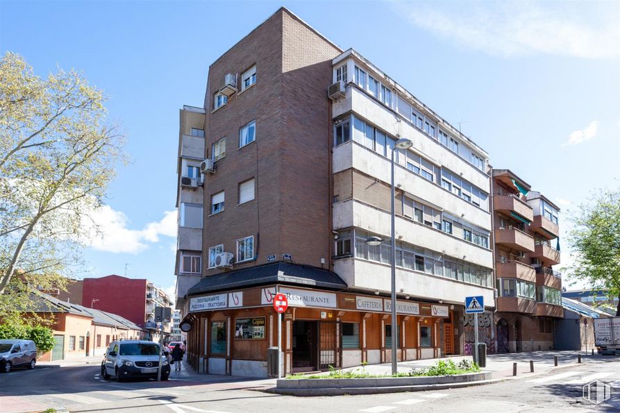 Local en venta en Calle Boltaña, 118, San Blas - Canillejas, Madrid, 28022 con edificio, nube, cielo, planta, ventana, árbol, vehículo, coche, rueda y diseño urbano alrededor