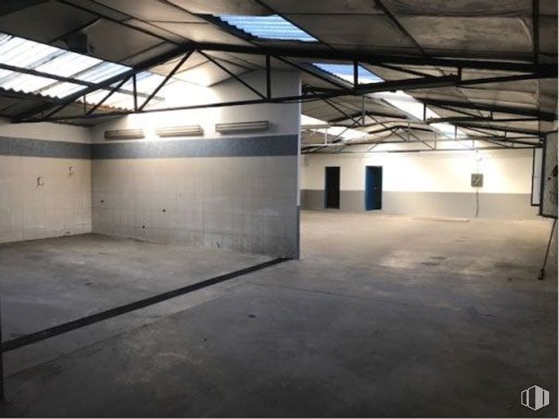 Industrial for rent at Zona empresarial, San Fernando de Henares, Madrid, 28830 with flooring, floor, ceiling, concrete, grey, daylighting, building material, shade, design and hall around