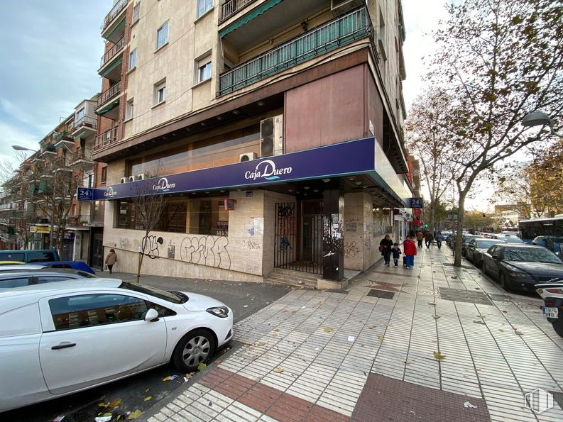 Local en alquiler y venta en Calle Alcalá, 332, Ciudad Lineal, Madrid, 28017 con coche, edificio, neumático, vehículo terrestre, rueda, vehículo, ventana, cielo, exterior automotriz y diseño urbano alrededor