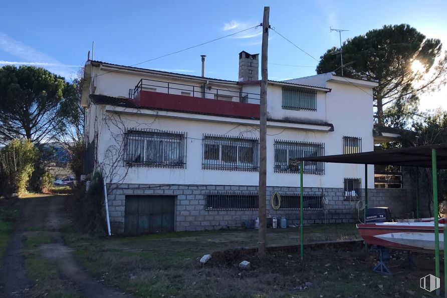 Retail for sale & for rent at Avenida Marcial Llorente, 226, Pelayos de la Presa, Madrid, 28696 with building, window, sky, plant, cloud, tree, architecture, land lot, neighbourhood and residential area around