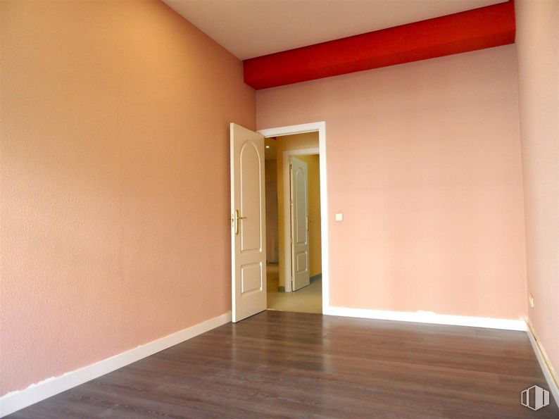 Oficina en alquiler en Calle Madrid, Getafe, Madrid, 28901 con puerta, madera, hall, pintura, suelos, suelo, tinte para madera, accesorio, madera dura y suelo laminado alrededor