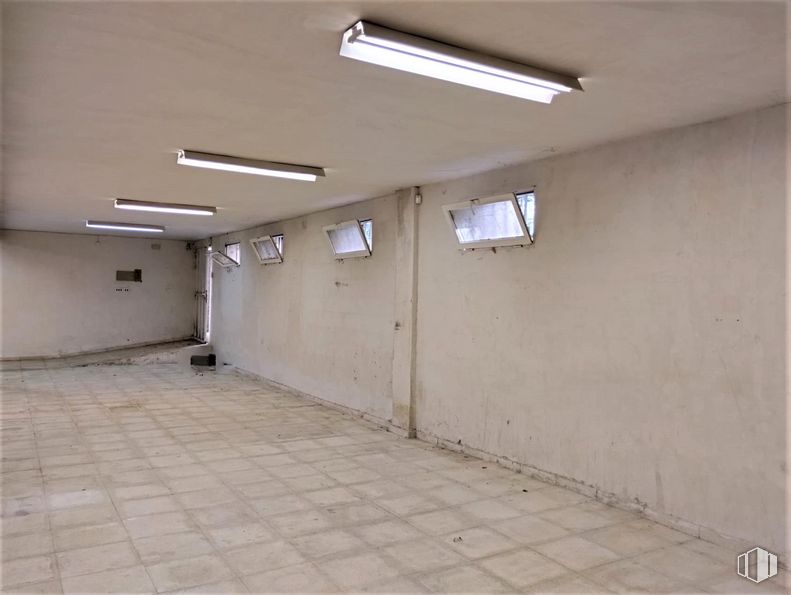 Local en alquiler y venta en Zona Centro, Aranjuez, Madrid, 28300 con alumbrado, ventana, edificio, hall, suelos, techo, accesorio, tintes y matices, casa y hormigón alrededor