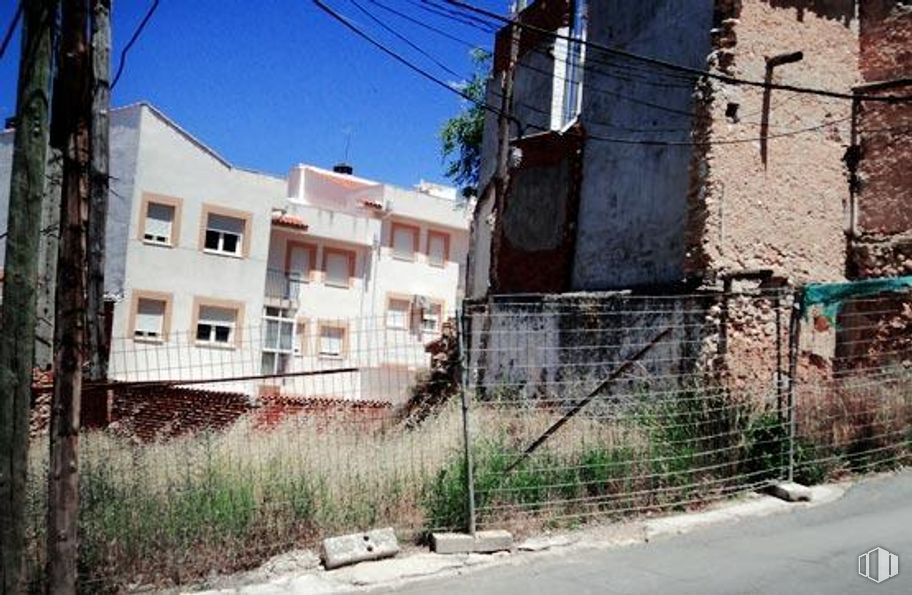 Land for sale at Ronda Matadero, Noblejas, Toledo, 45350 with building, plant, window, azure, sky, electricity, road surface, wood, neighbourhood and overhead power line around