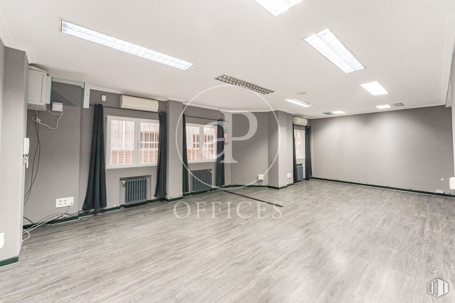 Oficina en alquiler en Paseo Reina Cristina, Retiro, Madrid, 28014 con alumbrado, hall, suelos, interiorismo, edificio, suelo, accesorio, techo, evento y madera dura alrededor