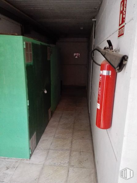 Industrial for sale at Calle Polígono Industrial, Las Ventas de Retamosa, Toledo, 45183 with wardrobe, building, fixture, door, gas, flooring, house, composite material, cylinder and room around