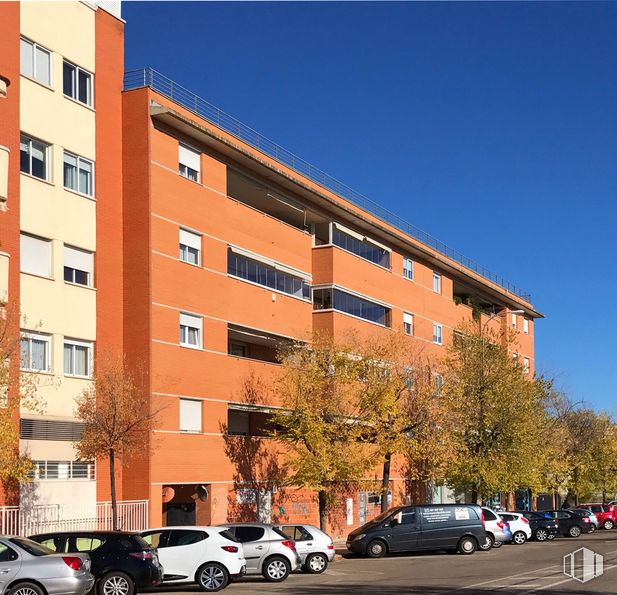 Local en venta en Avenida Camilo José Cela, 30, Alcobendas, Madrid, 28108 con coche, camioneta, edificio, rueda, neumático, vehículo terrestre, cielo, vehículo, día y ventana alrededor