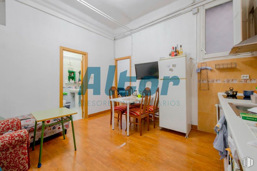 Local en venta en Zona Fuente del Berro, Salamanca, Madrid, 28028 con silla, mesa y apartamento alrededor