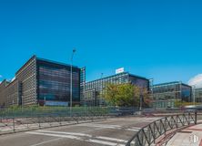 Oficina en venta en Natea Business Park, Avenida Industria, 4, Alcobendas, Madrid, 28108 con edificio, cielo, luz de la calle, superficie de carretera, nube, diseño urbano, bloque de torre, asfalto, condominio y vía pública alrededor