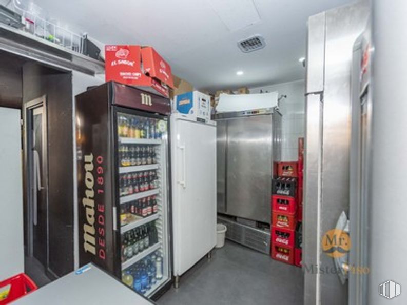 Local en venta en Vereda De Los Estudiantes, Leganés, Madrid, 28914 con refrigerador, edificio, interiorismo, electrodomésticos, electrodoméstico, estante, gas, estantería, accesorio y botella alrededor