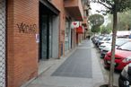 Retail for sale at Calle Motrico, San Fernando de Henares, Madrid, 28830 with car, land vehicle, building, plant, vehicle, road surface, automotive lighting, tree, residential area and neighbourhood around