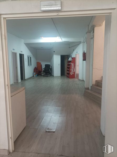 Local en venta en Calle Marcelino Roa Vázquez, Ciudad Lineal, Madrid, 28017 con accesorio, puerta, interiorismo, hall, suelos, suelo, madera, inmobiliario, material de construcción y techo alrededor