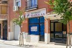 Retail for rent at Calle Manuel Mac-Crohon, 52, Morata de Tajuña, Madrid, 28530 with window, property, building, fixture, wood, door, brick, tree, plant and neighbourhood around