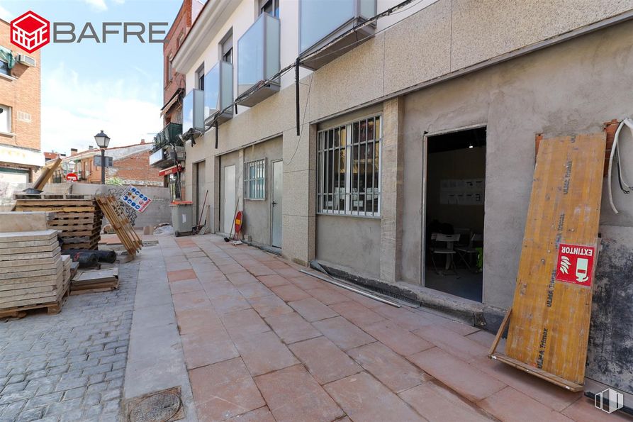 Local en alquiler en Plaza Don Antonio de Andrés, Vicálvaro, Madrid, 28032 con ventana, cielo, edificio, superficie de la carretera, nube, suelos, madera, diseño urbano, callejón y asfalto alrededor