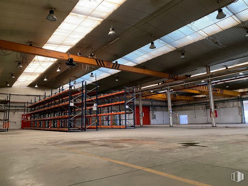 Nave en alquiler y venta en Zona Industrial Arganda, Arganda del Rey, Madrid, 28500 con material compuesto, accesorio, viga, edificio, ingeniería, metal, pasillo, gas, techo y hormigón alrededor