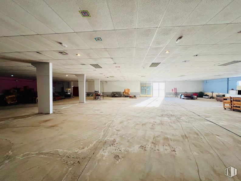 Industrial for sale at Calle Dinosaurio, Magán, Toledo, 45590 with floor, flooring, ceiling, lighting, composite material, hall, concrete, light fixture, building material and tile flooring around