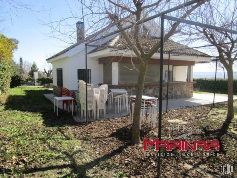 Retail for sale at Zona Nuevo Borox, Borox, Toledo, 45222 with house, plant, sky, property, building, window, tree, land lot, grass and residential area around