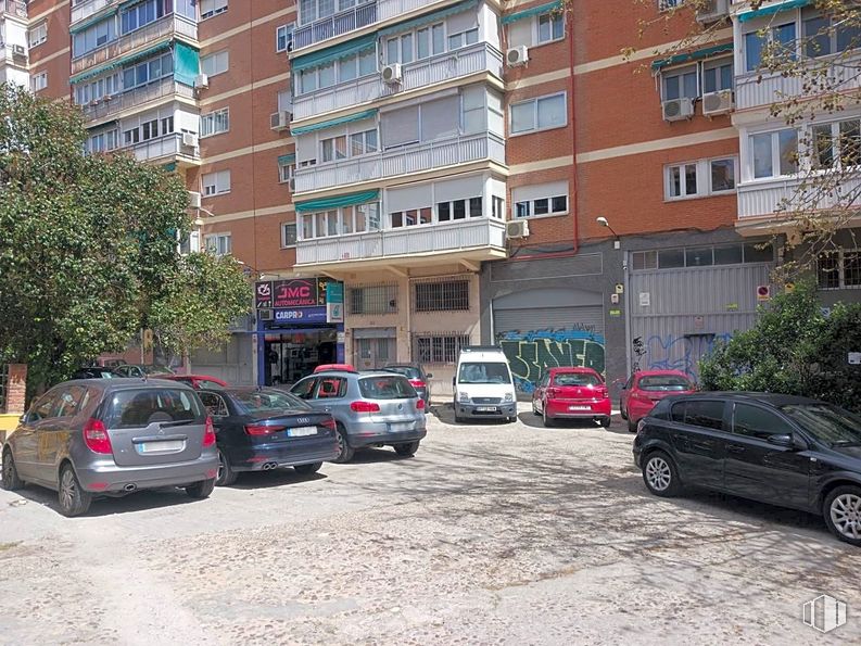 Local en venta en Zona Bellas Vistas, Tetuán, Madrid, 28039 con coche, rueda, luz de estacionamiento, neumático, vehículo terrestre, edificio, vehículo, propiedad, planta y ventana alrededor