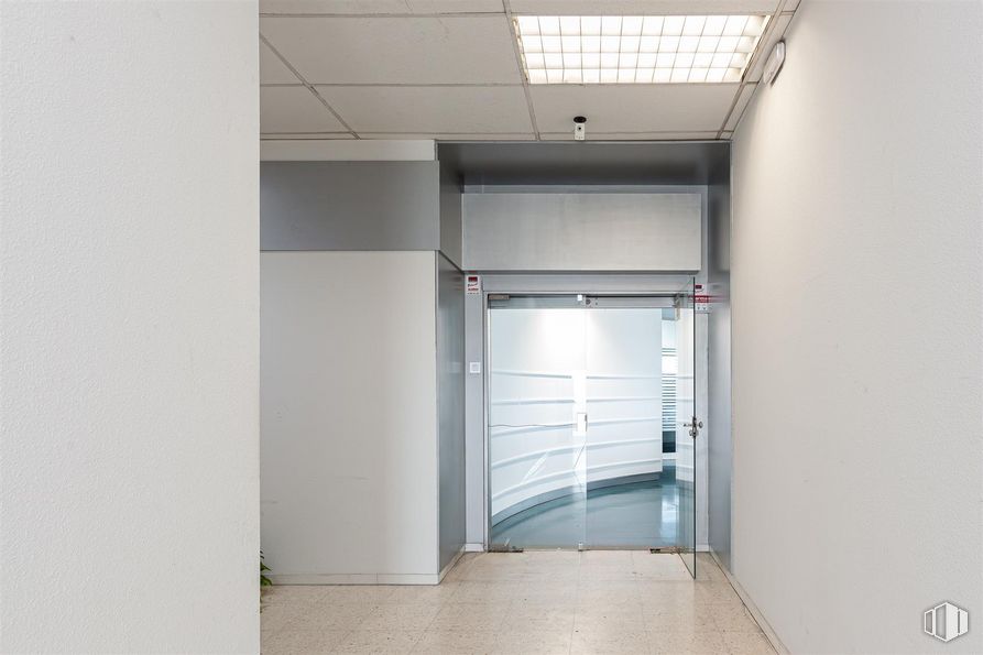 Oficina en venta en Avenida Marconi, 2, Villaverde, Madrid, 28041 con puerta, accesorio, edificio, suelos, material compuesto, vidrio, aluminio, madera, rectángulo y techo alrededor