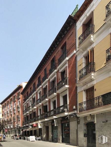 Retail for rent at Calle Pérez Galdós, Centro, Madrid, 28004 with building, sky, window, urban design, condominium, residential area, facade, real estate, city and commercial building around