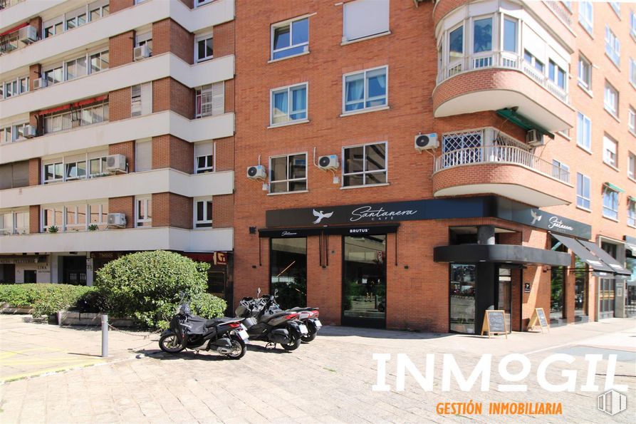 Local en venta en Avenida América, 25, Chamartín, Madrid, 28002 con motocicleta, ventana, edificio, rueda, neumático, propiedad, vehículo, planta, diseño urbano y neumático de automoción alrededor