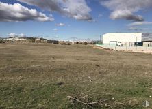 Land for sale at Calle Mineros, 11, Pinto, Madrid, 28320 with building, cloud, sky, ecoregion, land lot, landscape, cumulus, plain, grass and rural area around